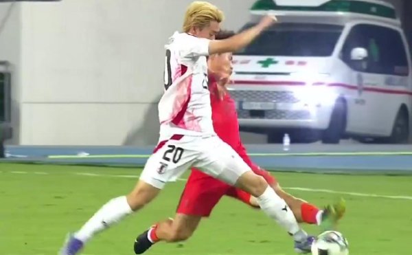园十州 0-2！国足“未来之星”伤退，张玉宁失单刀，球场冷淡，才1661人
